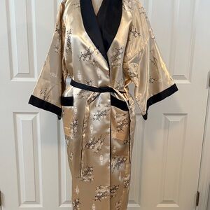 Silk Reversible Kimono Style Robe. Elegant Thai Silk Size L